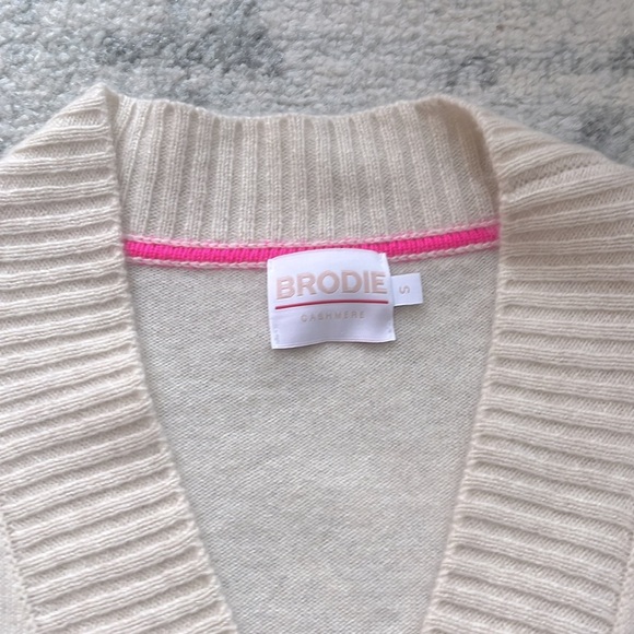 BRODIE CASHMERE CARDIGAN SWEATER - Picture 4 of 8